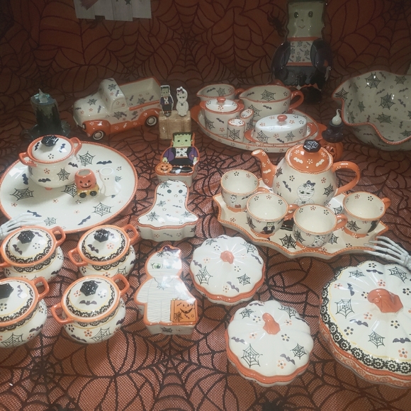 Collectible BOOFETTI Halloween Bakeware Sets! - Picture 1 of 10